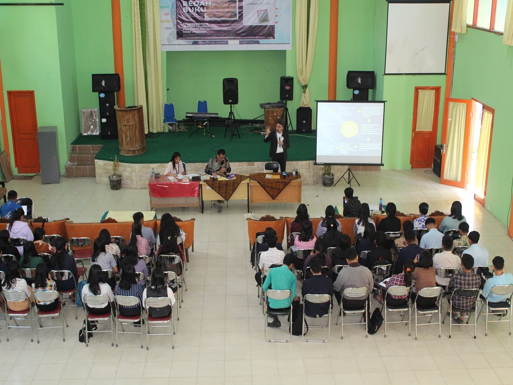 Pelaksanaan Bedah Buku Prodi Teologi